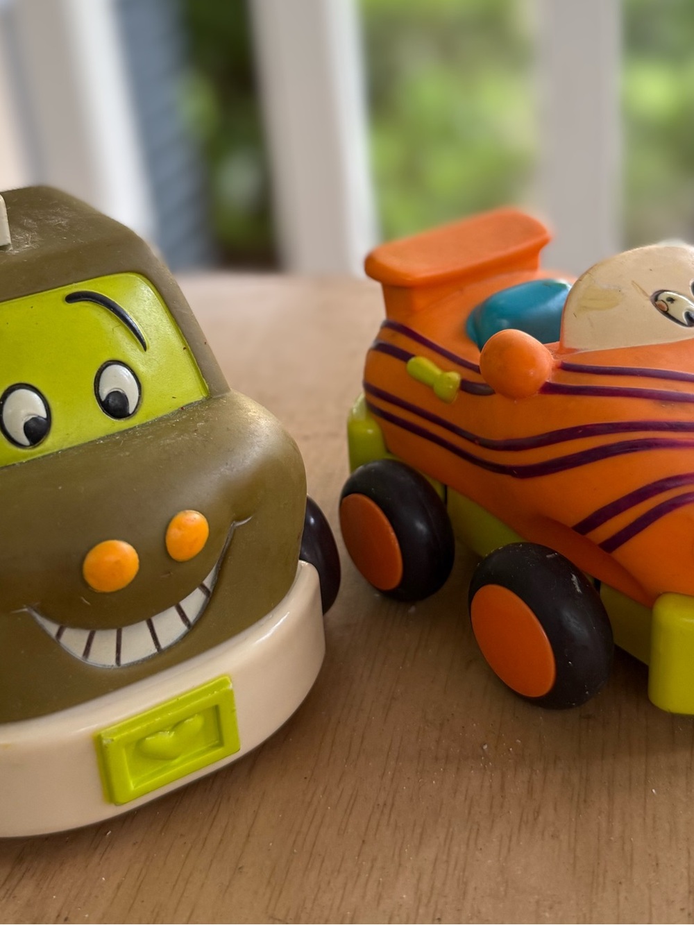 B. Toys Wheeee-ls! Pull Back Cars Lot of 2 – Green Taxi & Orange Tiger